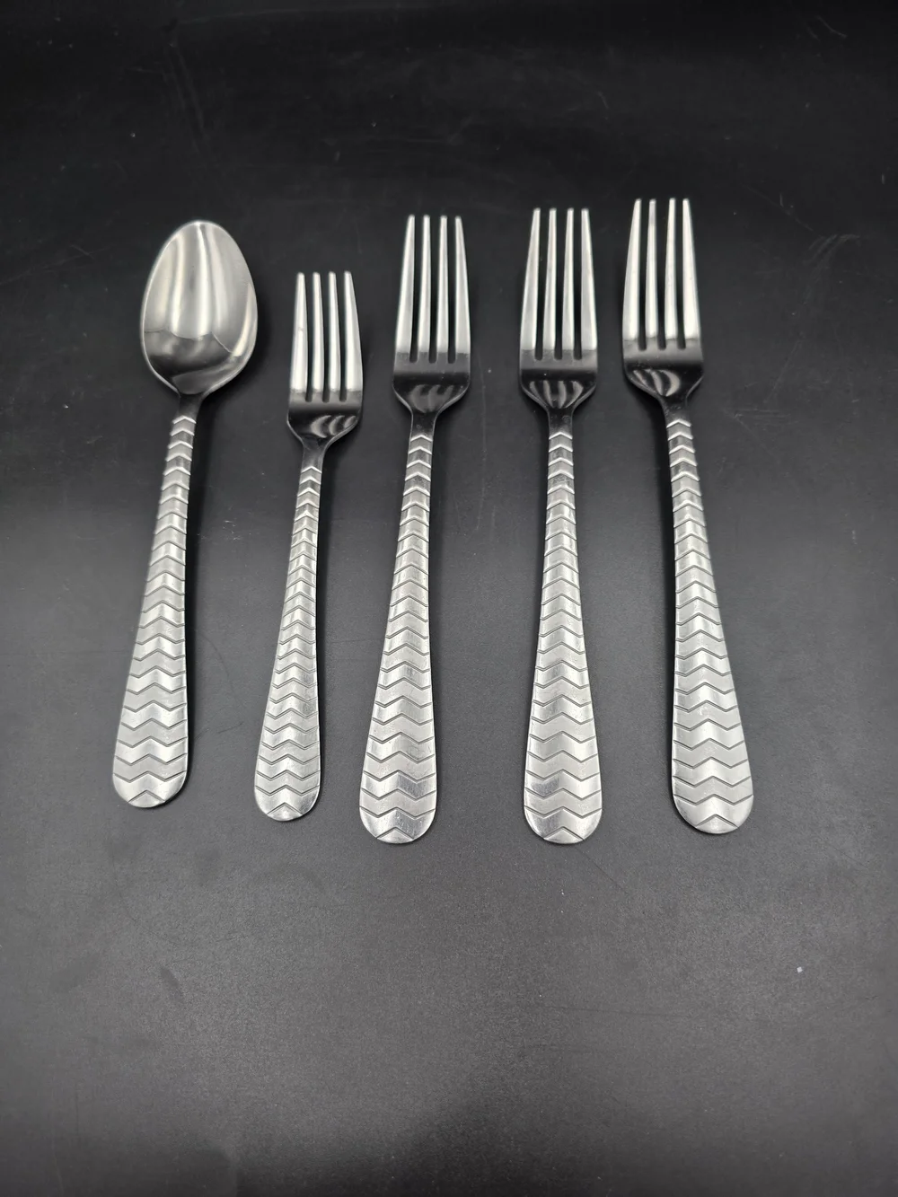 Chevron Pattern Stainless Steel Flatware Set - Silver